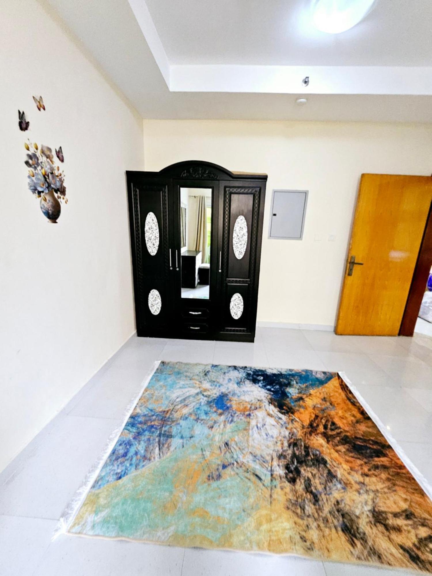 Spacious 2 Bed With 2 Bathrooms Apartment *